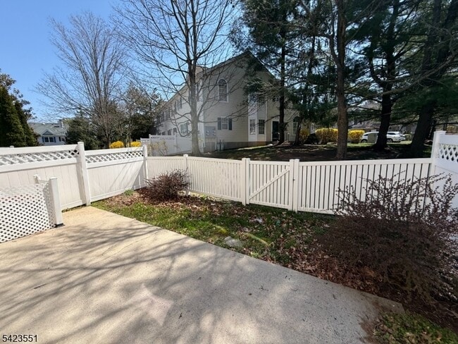 Building Photo - 2 Sapphire Ln