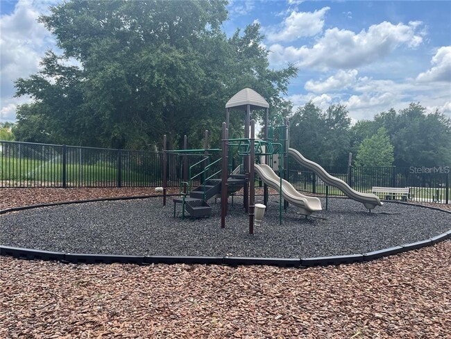 Building Photo - 497 Madison Dr