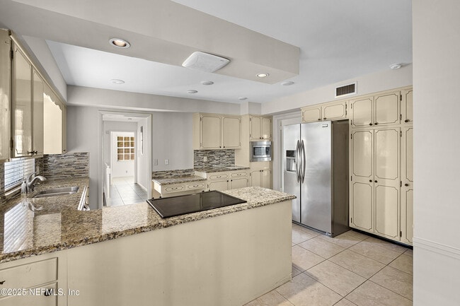 Building Photo - 1922 Holly Oaks Ravine Dr