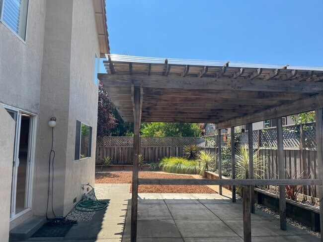 Building Photo - 9240 Foxwood Dr