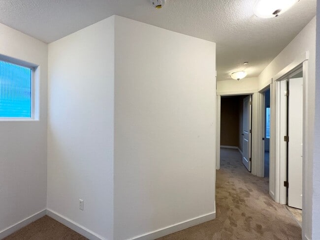 Building Photo - Beautiful 4 Bed, 2.5 Bath Home with Two Car Garage!