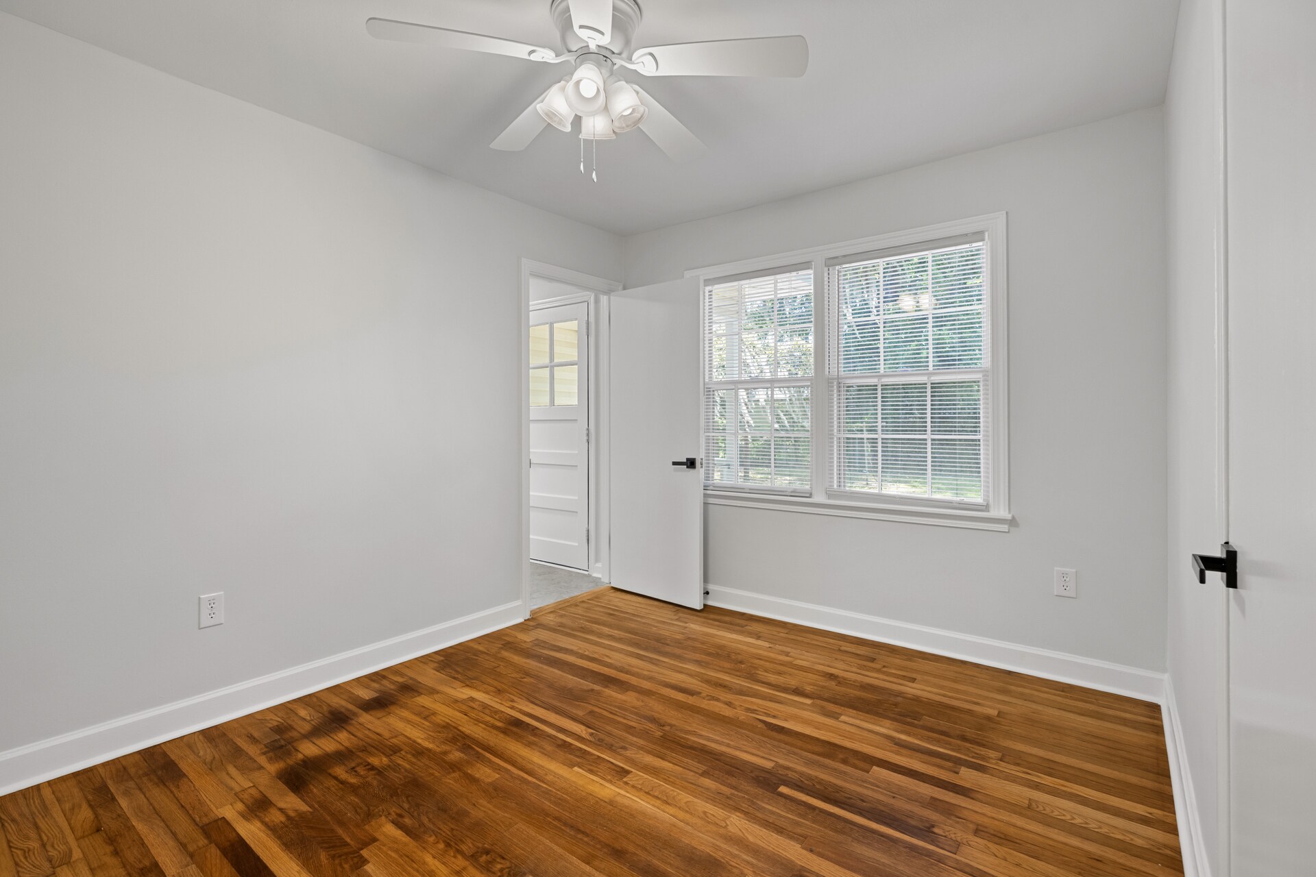 Building Photo - 2105 S Fernwood Dr