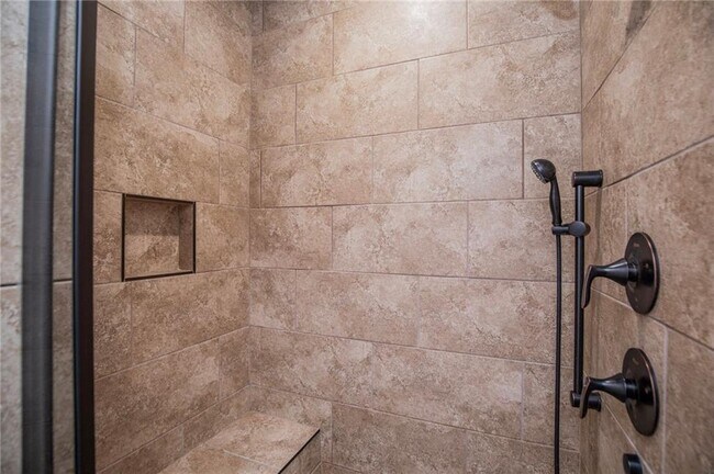 Building Photo - 337 Ryder St