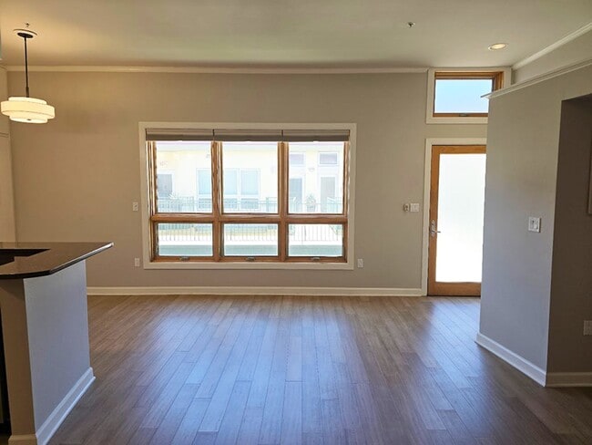 Building Photo - Charming Condo in Walkable Nob Hill – Comfort, Convenience & Peace of Mind