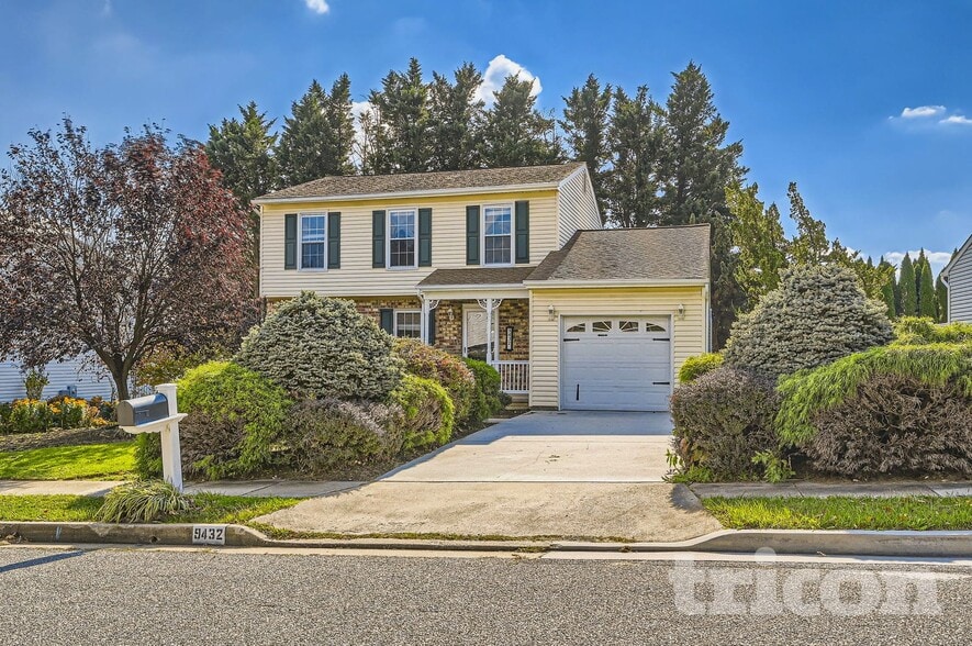 Building Photo - 9432 Seven Courts Dr