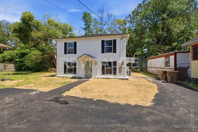 Building Photo - 377 Tuttle Ave