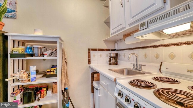 Building Photo - 108 S Montpelier Ave