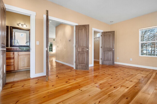 Building Photo - 1543 S Tuscany Ct