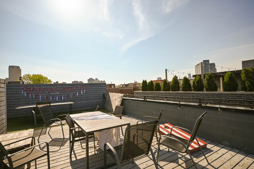 Building Photo - 2512 N Halsted St