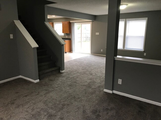 Building Photo - Franklin IN - 4 BR home