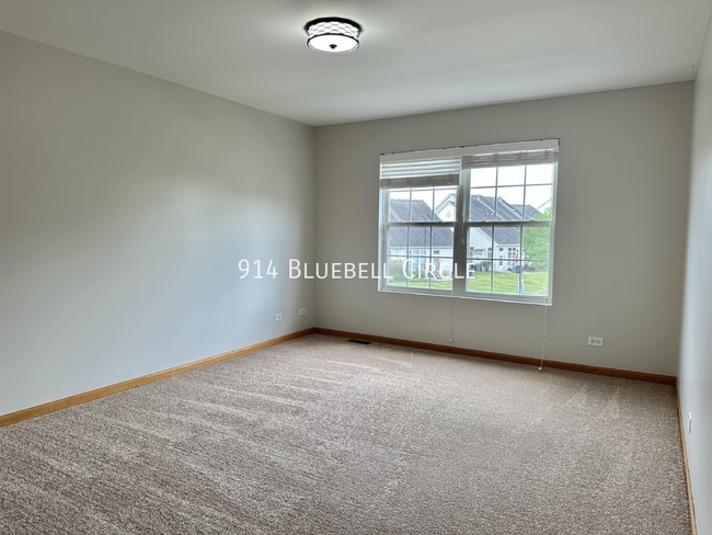 Building Photo - 914 Bluebell Cir