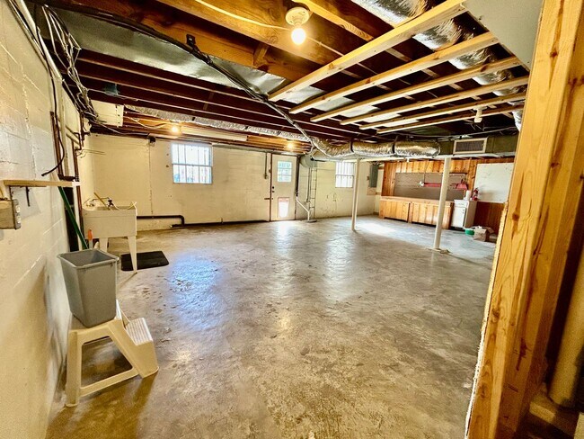 Building Photo - Amazing Home in Tahoma Terrace!