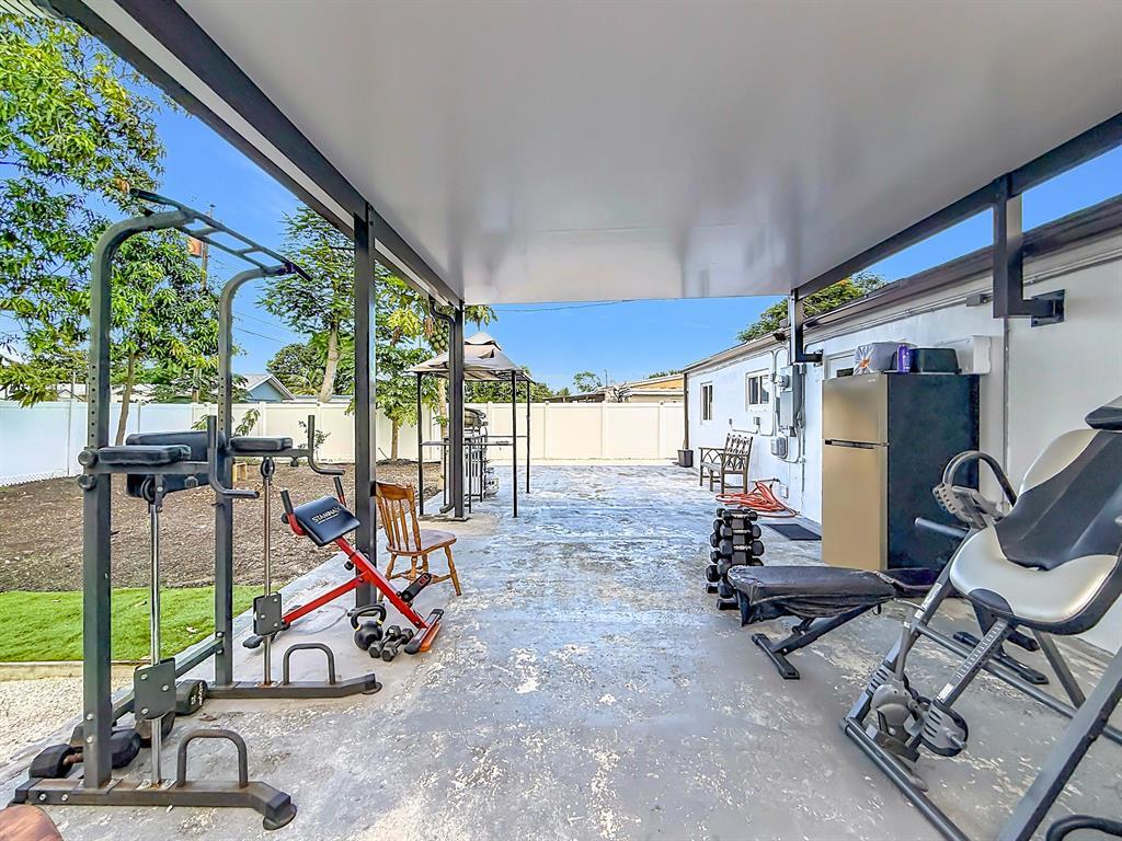 Building Photo - 6135 NW 24th Ct
