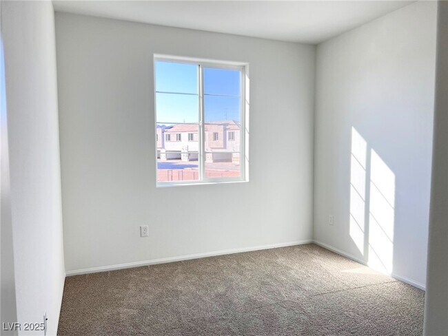 Building Photo - 137 Harmonica Ave