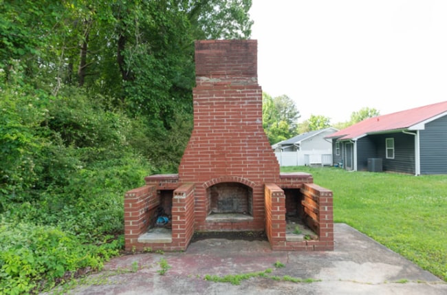 Building Photo - Charming 3 bedroom, 2 bathroom in Winston ...