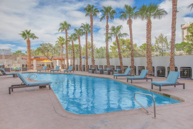 Building Photo - 1020 E Desert Inn Rd