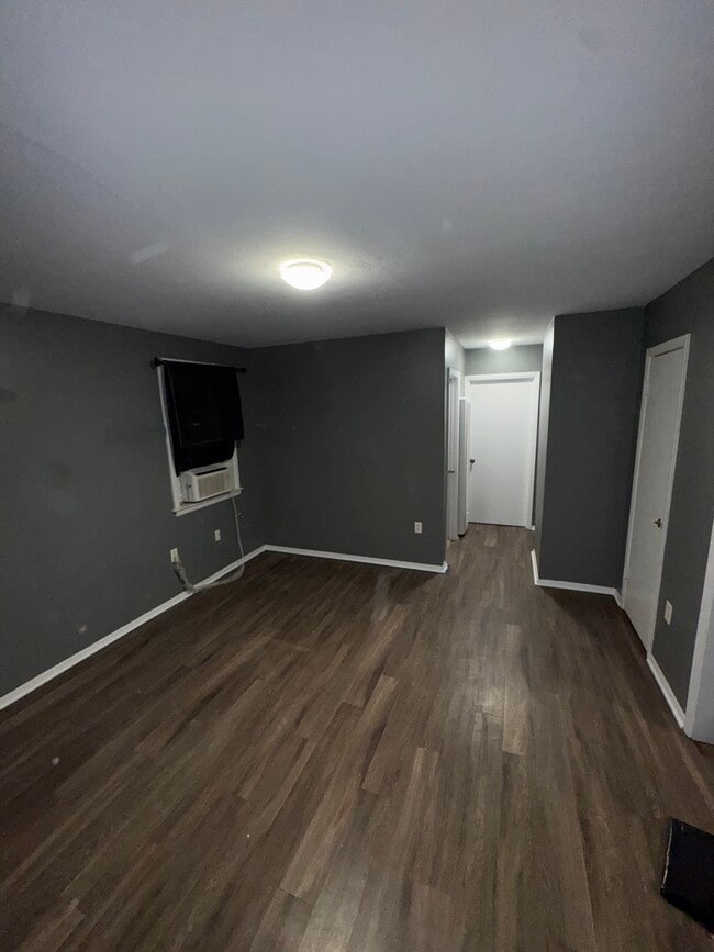 Building Photo - 594 Carpenter St