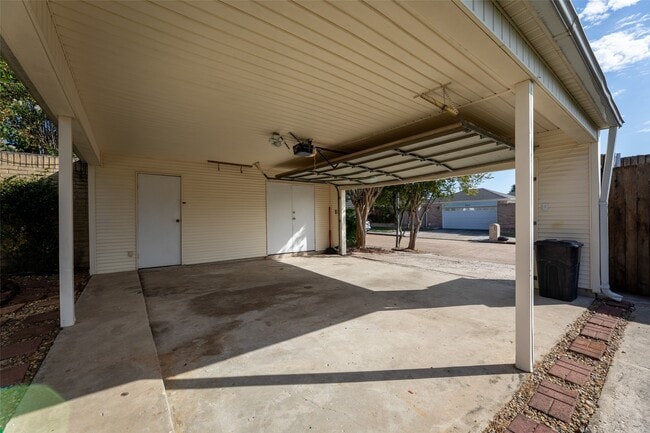 Building Photo - 8307 Autumn Wind Dr