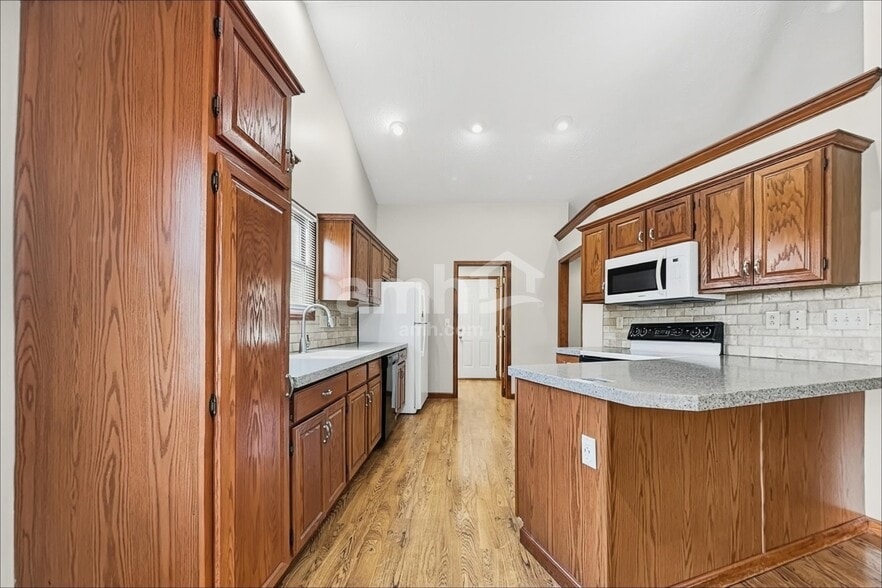 Building Photo - 1430 Belvo Estates Dr