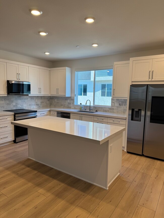 Building Photo - 14350 Savannah Ct