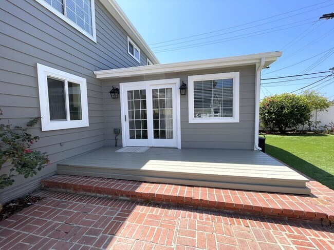 Building Photo - Charming updated 3-bedroom home with a/c near Victor Park