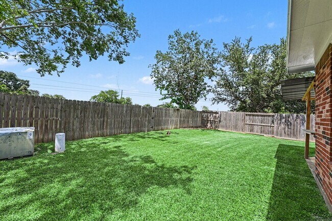 Building Photo - 18314 Manorcliff Ln