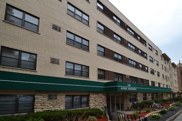 Building Photo - 535 W Aldine Ave