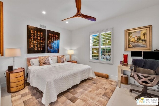 Building Photo - 605 E Sierra Way