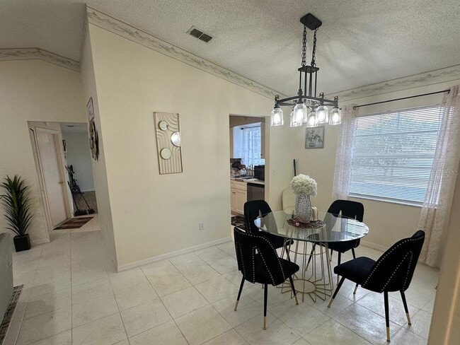 Building Photo - 1310 Dartmoor Ave