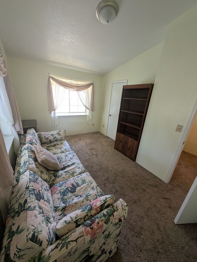 Building Photo - 2805 Lowridge Ct