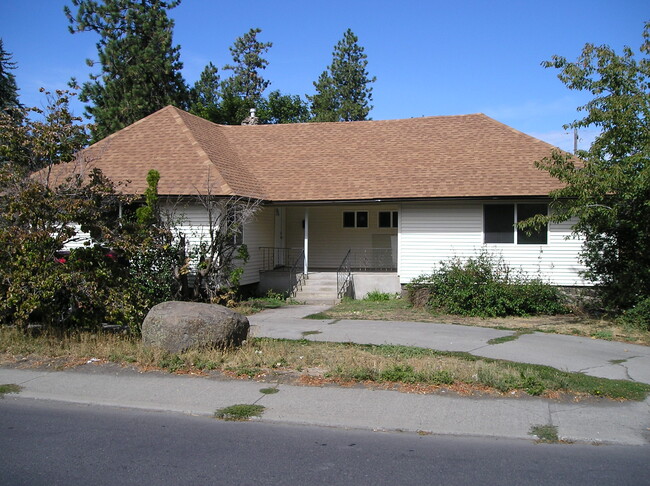 FRONT OF THE HOUSE - 409 E 29th Ave