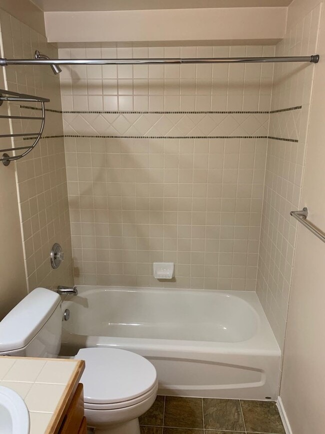 Building Photo - In the heart of Green Lake 3 bed 2.5 bath townhome for rent