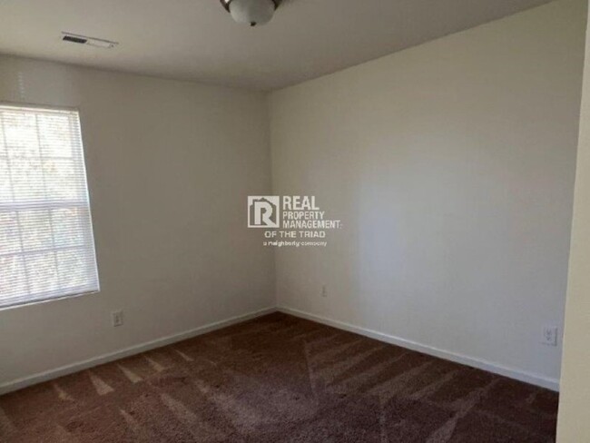 Building Photo - *Move in Special* - Newer Construction 4 B...