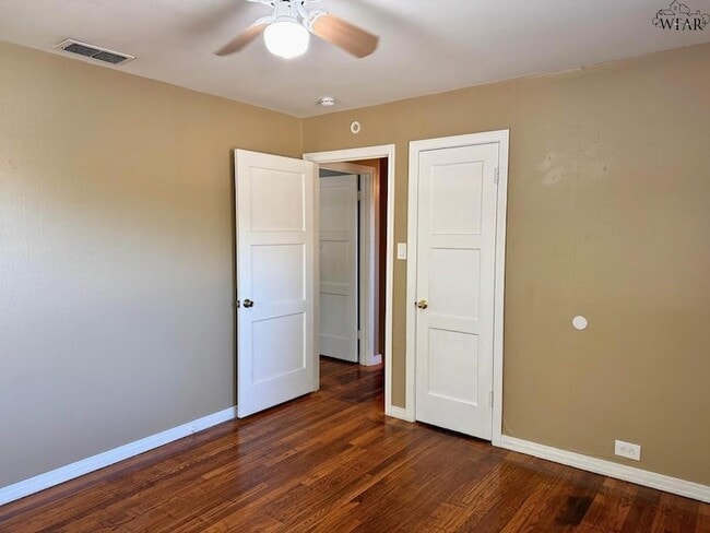 Building Photo - 1801 Rose St