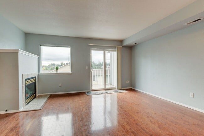 Building Photo - 3 Bedroom, 2.5 Bath Condo in Madrona Heights - Water/Sewer/Garbage included!