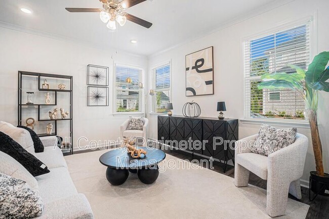 Building Photo - 607 Silver Moon Dr