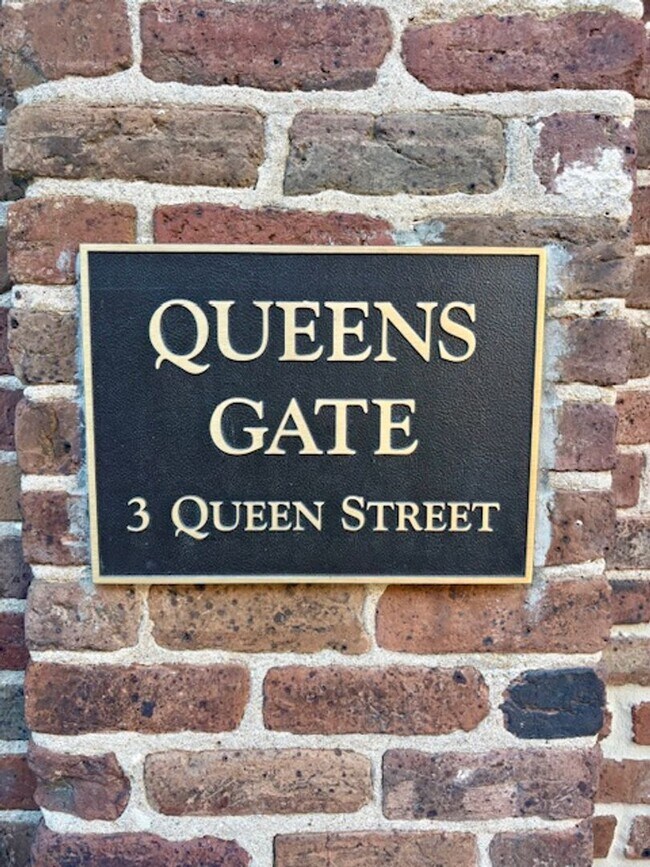 Building Photo - Historic Downtown Fully Furnished 2 Bedroom Condo