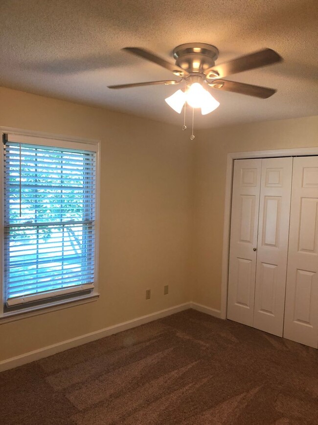 Primary Photo - Fully Renovated 3BR w/ Appliances, Firepla...