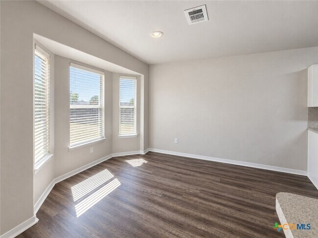 Building Photo - 3610 Del Mar Ct