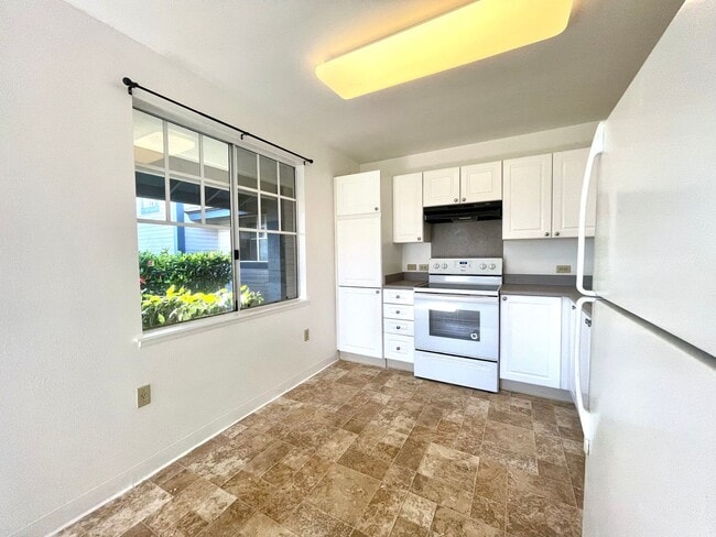 Building Photo - 95-1058 Kuauli St #200