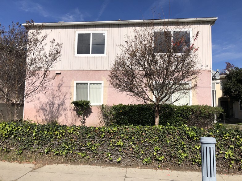 Primary Photo - 13233 Oxnard St