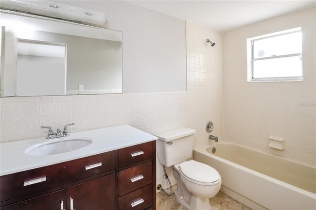 Building Photo - 610 Charlotte Ave