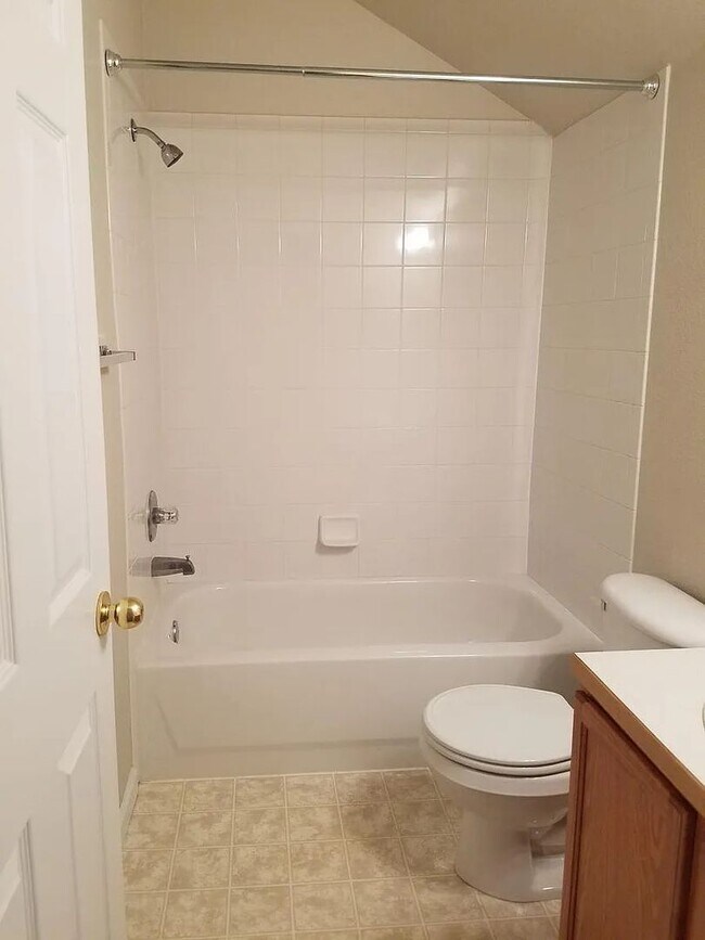 Building Photo - Lake Side Denver Townhome