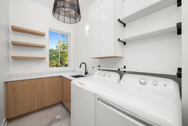 Building Photo - 1037 Belleforte Ave