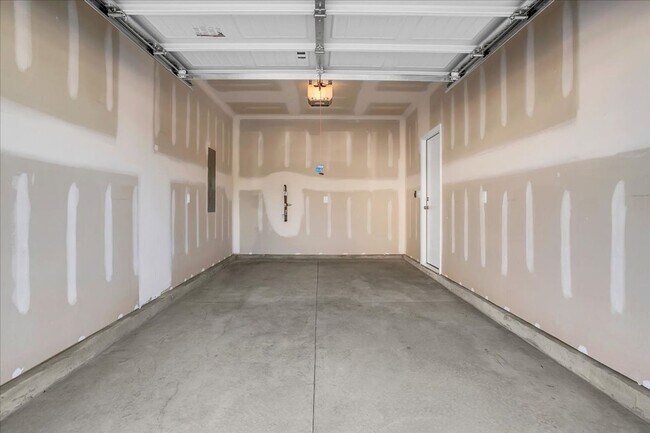 Building Photo - AVAILABLE NOW! Brand New 3-Bedroom Townhou...