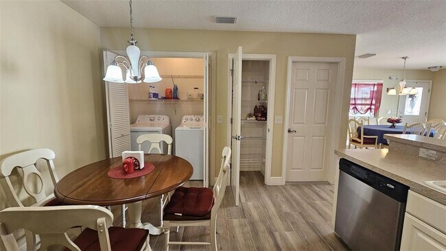 Building Photo - 2552 Red Cedar Ln