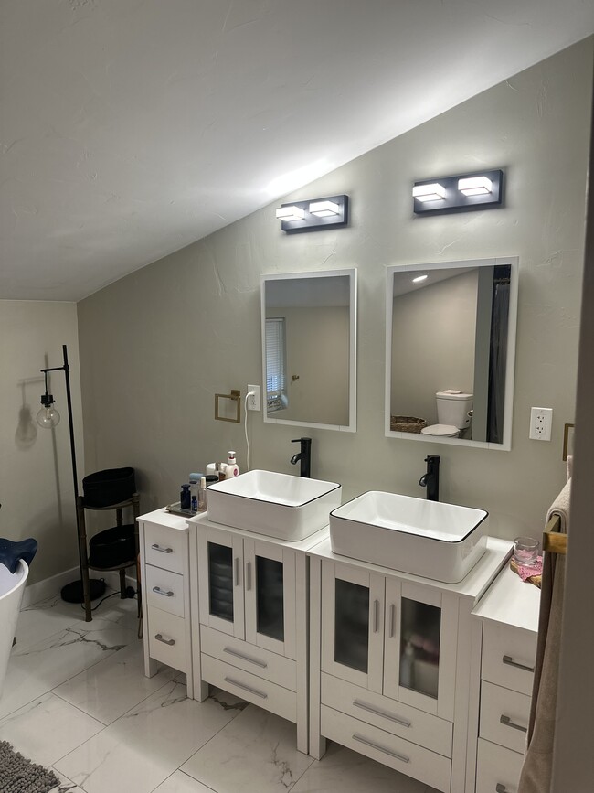 Building Photo - 3601 W Pikes Peak Ave