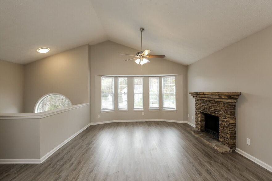 Building Photo - 1030 Sycamore Summit