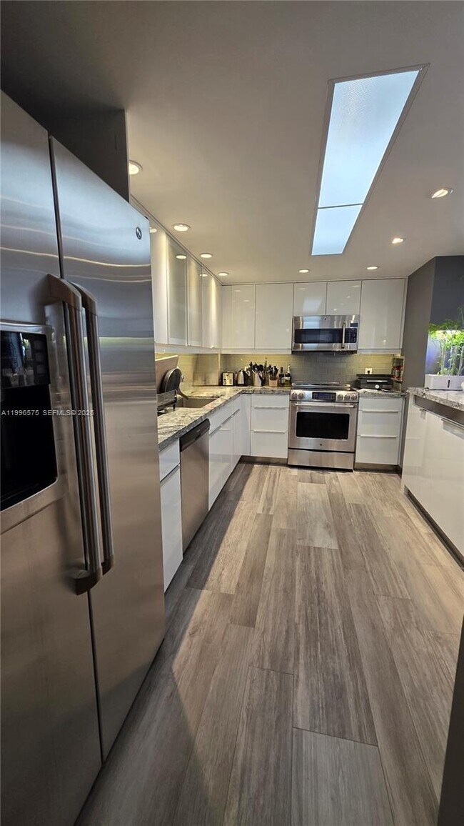 Building Photo - 5825 Collins Ave