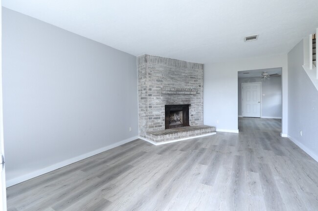 Building Photo - 4624 W Orange St